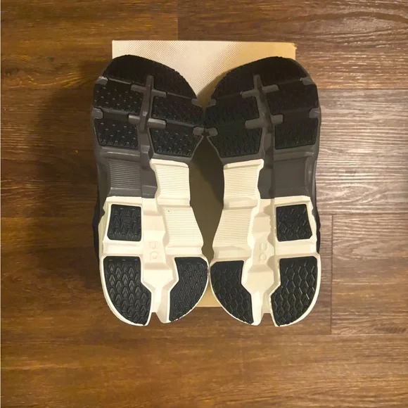 On Cloudflyer 5 - Picture 3 of 5